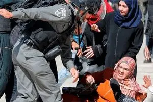 معامله قرن نه، تحقیر قرن