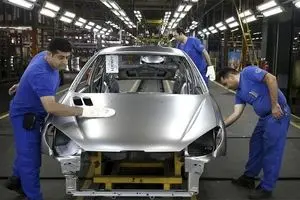 قیمت کارخانه‌ای خودرو بیشتر از قیمت بازار است!