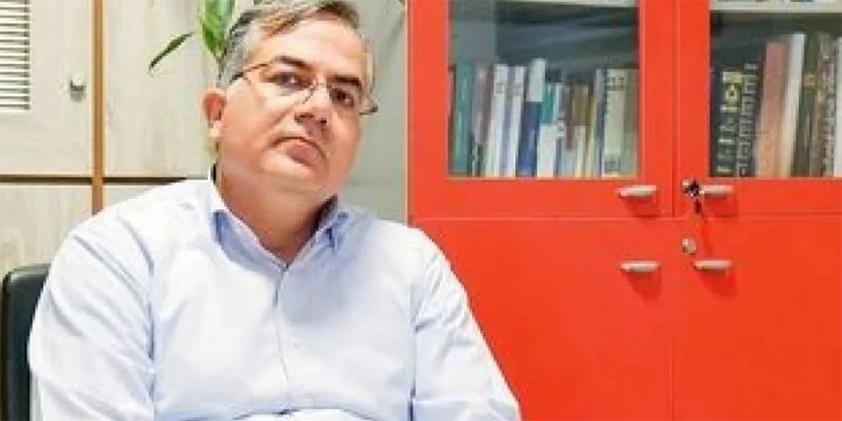 آقای روحانی اختیارات لازم برای حل مشکلات اقتصادی را دارند