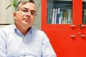 آقای روحانی اختیارات لازم برای حل مشکلات اقتصادی را دارند
