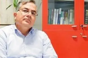 آقای روحانی اختیارات لازم برای حل مشکلات اقتصادی را دارند