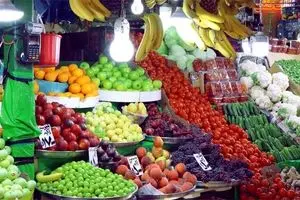 بازار مملو از میوه است