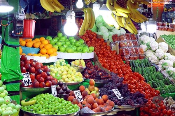 بازار مملو از میوه است