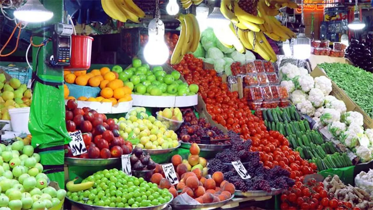 بازار مملو از میوه است