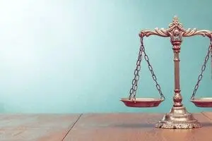 هیچ‌کس از شمشیر عدالت مصون نیست