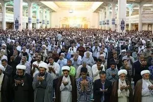 سنّی‌ای که از صف اول نمازجمعه قم به عقب هدایت شد!‍