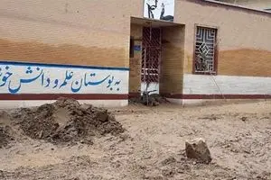 مدرسه‌های به گل نشسته