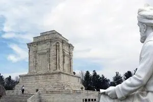 چگونگی جلوگیری رهبرانقلاب از تخریب مقبره‌ فردوسی؟