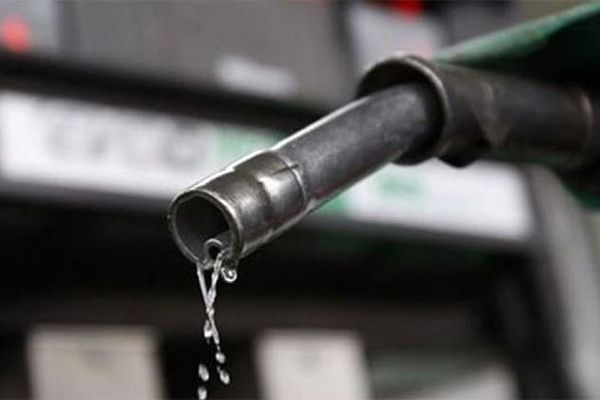 برقراری عدالت با راهکار افزایش قیمت پلکانی بنزین