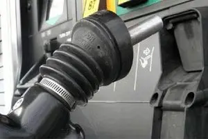 رویترز: قیمت بنزین در آمریکا افزایش یافت