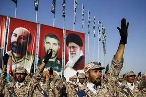 تصاویر: رژه بزرگ نیروهای مسلح با حضور روحانی