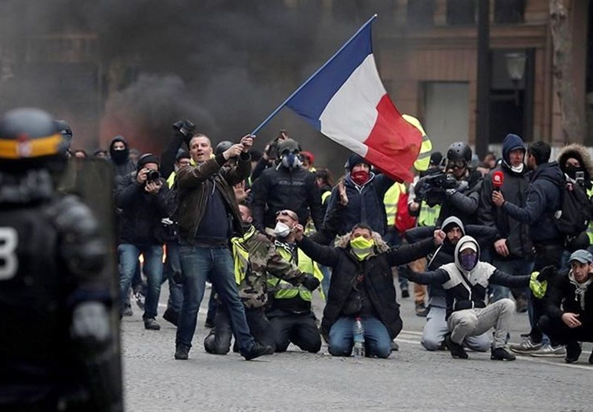 آغاز مجدد اعتراضات در فرانسه/ پلیس به پرتاب اشک‌آور متوسل شد