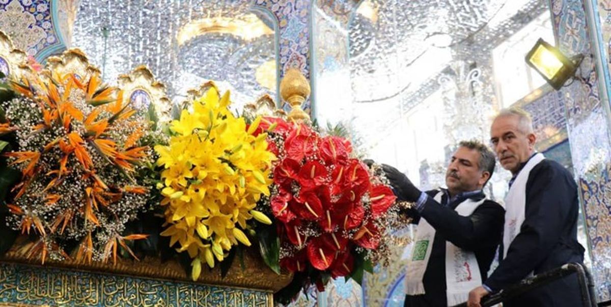 گلباران حرم حضرت زینب (س) با ۳۰ هزار شاخه گل +تصاویر