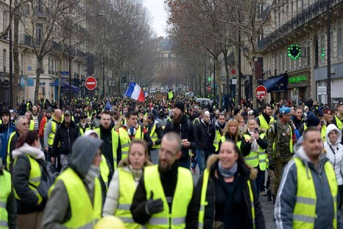 بیشتر مردم فرانسه خواستار ادامه جنبش جلیقه زردها هستند