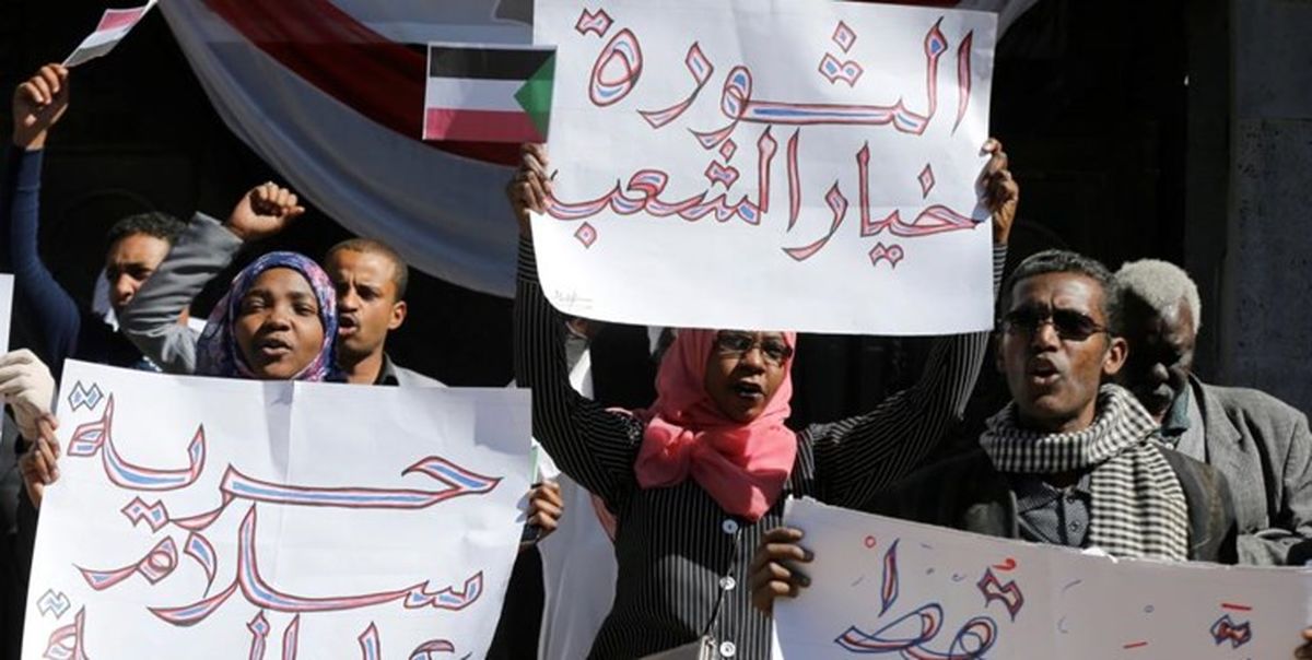 تظاهرات شبانه معترضان سودانی علیرغم هشدارهای عمر البشیر