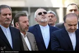 چرا نامه «محرمانه» رسانه‌ای شد؛ اما پاسخ رهبرانقلاب سانسور؟