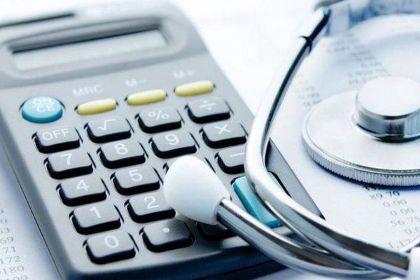 مالیات پزشکان؛ اصرار از مجلس، انکار از نظام پزشکی