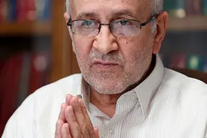 افزایش درآمدهای نفتی دهه پنجاه باعث افول رشد اقتصادی شد/  واردات غیرنفتی‌مان ۲۰ میلیارد دلار بود، اما صادرات ۰.۵ میلیارد