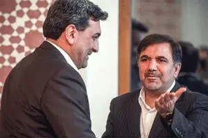 پیروز حناچی؛ از دوچرخه‌سواری شیک تا پیشنهاد قفس-مسکن‌های ۳۰ متری