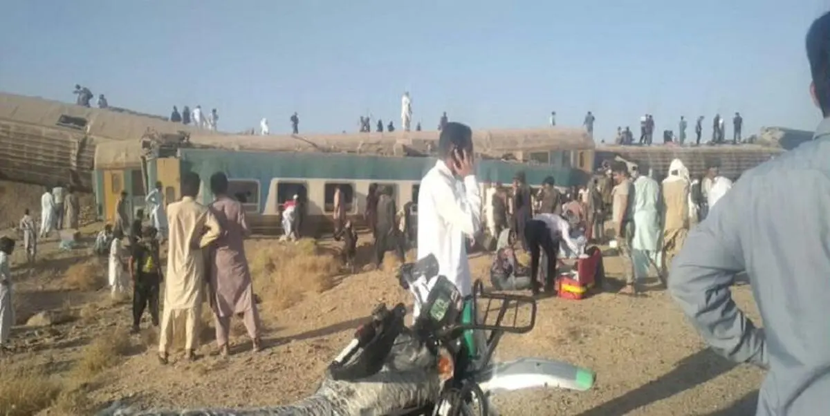 باز کردن پیچ ریل در محدوده ۲۰ متر دلیل احتمالی حادثه قطار زاهدان