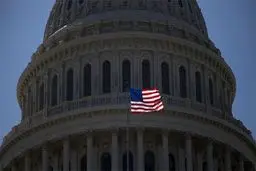 اقتصاد آمریکا در آستانه رکود قرار دارد