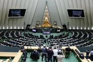 با توجه به کسری بودجه سال جاری، تأسیس وزارت بازرگانی به صلاح کشور نیست