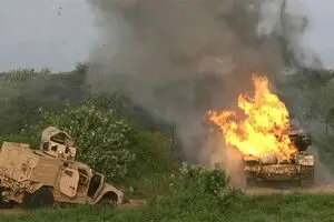 انهدام خودروی زرهی کانادایی بدست یمنی‌ها و تعجب تحلیل گران