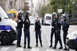 ماکرون بر مبارزه بی امان با افراط گرایی تاکید کرد