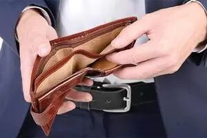 آقایان بخوانند/ چگونه با همسر ولخرج خود برخورد کنیم؟