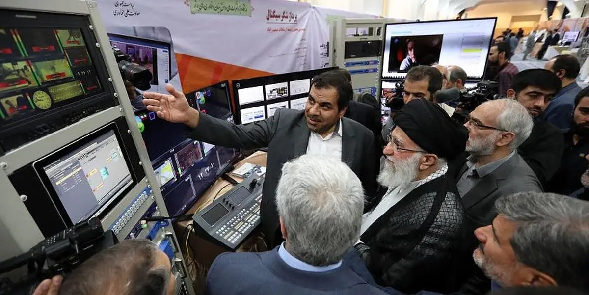بازدید رهبر انقلاب از نمایشگاه شرکت‌های دانش‌بنیان و فناوری‌های برتر