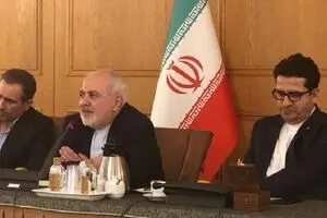 ظریف: افترا نزنید/ دستور بود که اوباما امضا کند که من امضا گرفتم؛ نگفتم امضای جان کری سند است 