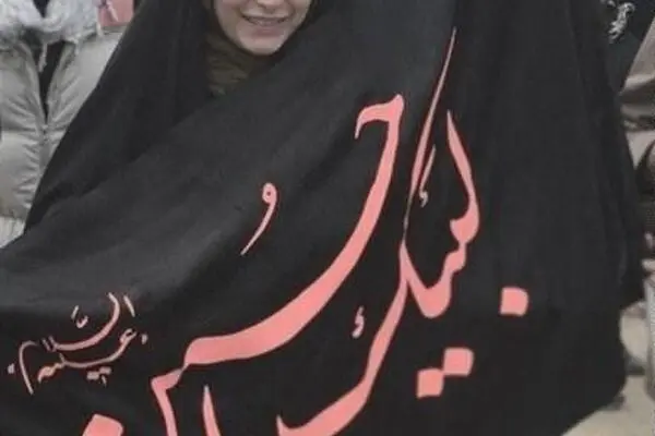 فیلم: پاسخ فریبا نادری به اتهام ریاکاری در سفرش با چادر به کربلا