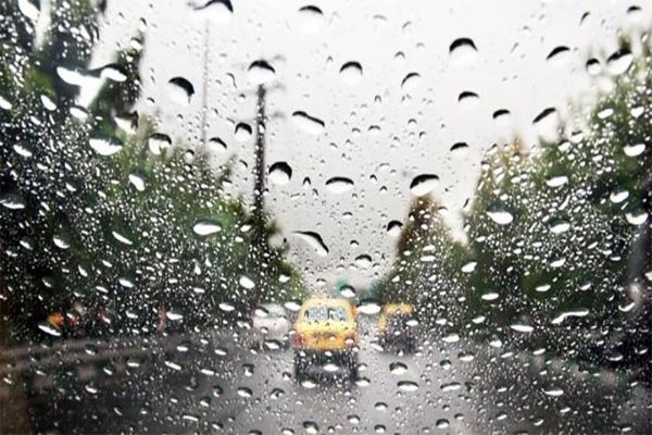 بارش باران در جاده‌های ۱۶ استان کشور