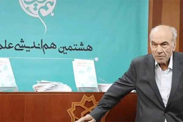 نظرم نسبت به انقلاب تغییری نکرده است