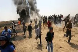 حمله نظامیان صهیونیست به شرکت‌کنندگان در راهپیمایی بازگشت؛ دست‌کم ۱۷ نفر زخمی شدند