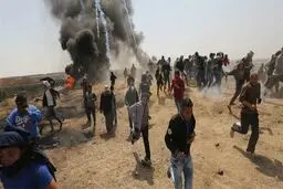 حمله نظامیان صهیونیست به شرکت‌کنندگان در راهپیمایی بازگشت؛ دست‌کم ۱۷ نفر زخمی شدند