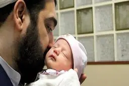 اذان و اقامه گفتن در گوش نوزاد واجب است؟