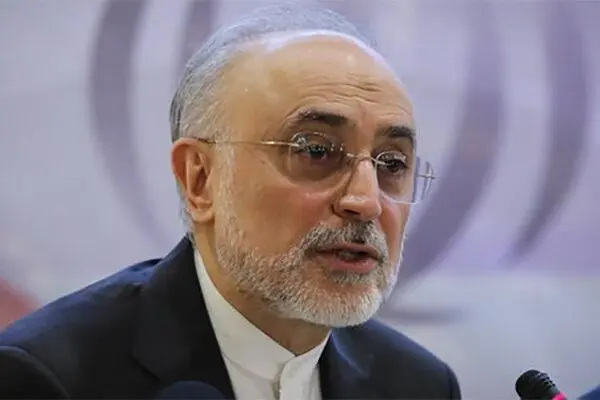 بازدید صالحی از نطنز در آستانه ورود ایران به گام چهارم