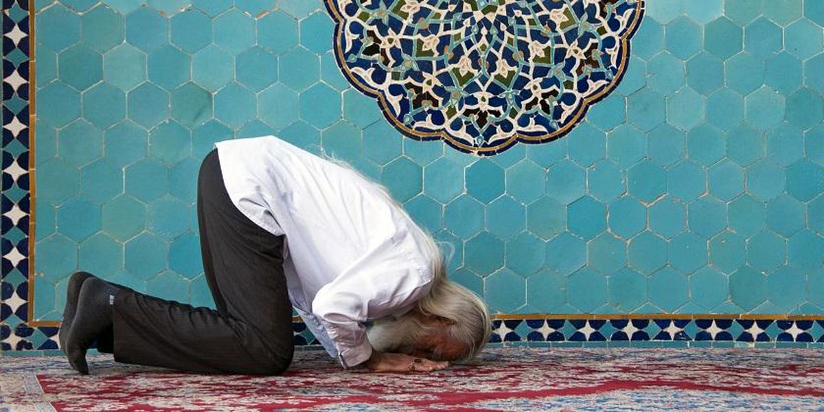 خواندن نماز در مسجد بهتر است یا حرم امام‌زادگان؟