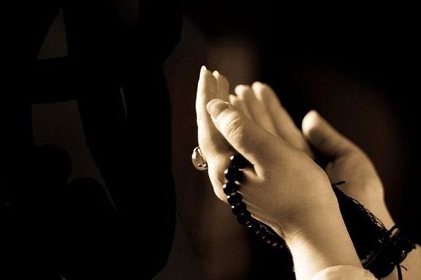 چه کنیم هنگام نماز حواسمان پرت نشود؟