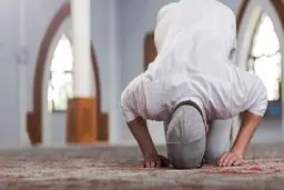اگر کلمات نماز را اشتباه ادا کنیم، نمازمان باطل است؟