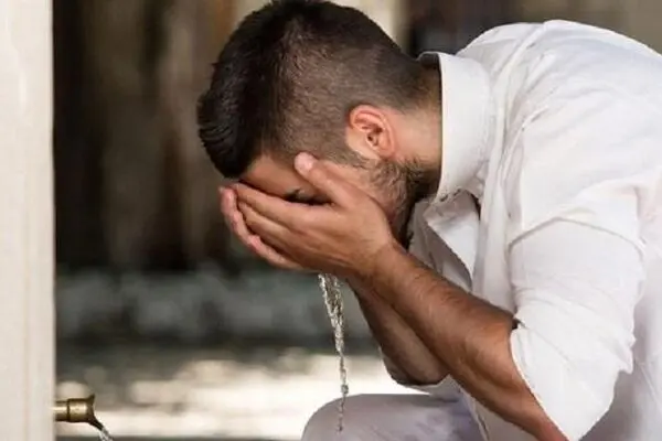 خشک کردن دست و صورت پس از وضو مکروه است؟