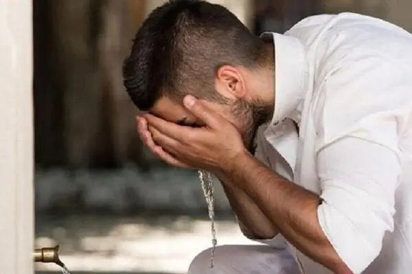 خشک کردن دست و صورت پس از وضو مکروه است؟