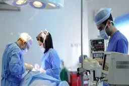 عمل زیبایی زن توسط پزشک مرد چه حکمی دارد؟