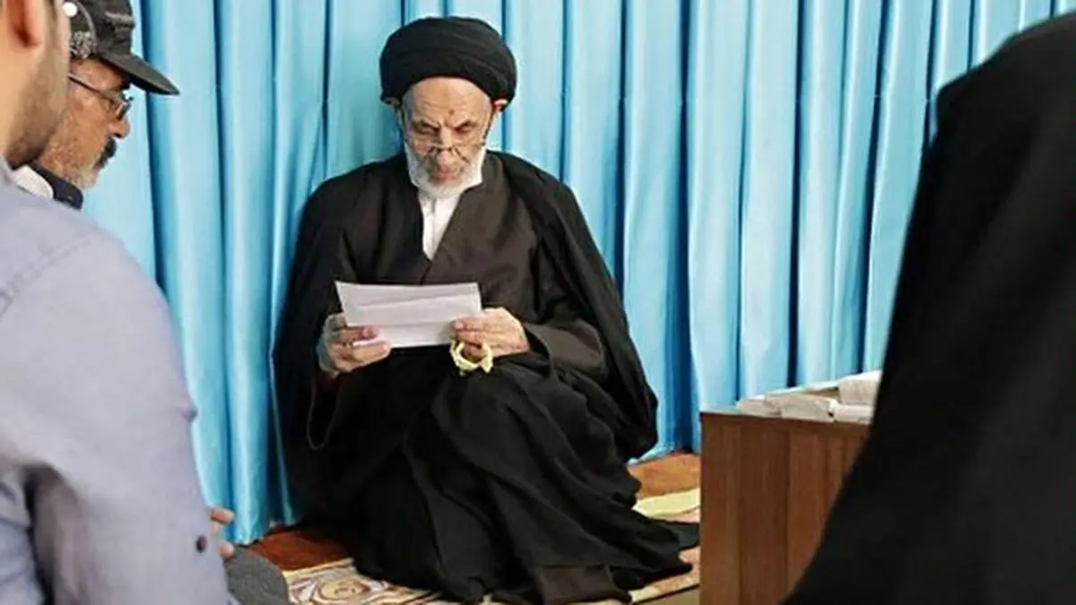 من را «آیت الله» صدا نزنید