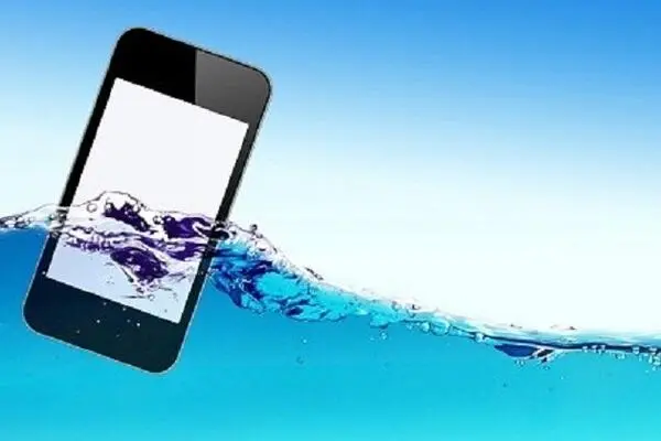 با گوشی موبایل نجس شده، چه کنیم؟