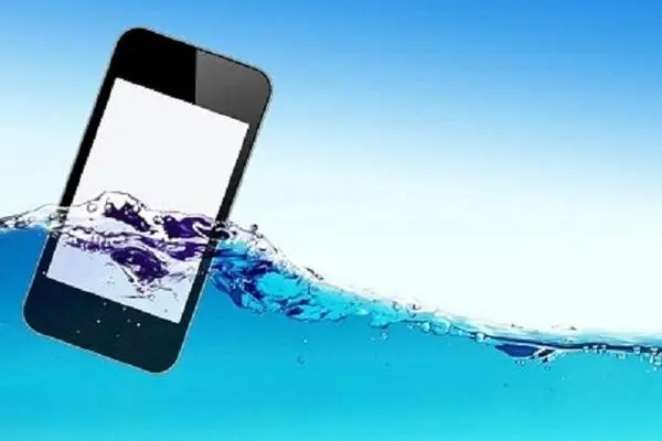 با گوشی موبایل نجس شده، چه کنیم؟
