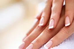با این شکل لاک زدن وضوی شما صحیح است