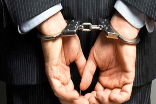 رئیس شورای شهر رودهن به جرم اختلاس دستگیر شد