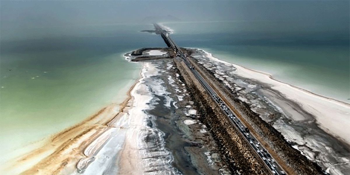 تراز آب دریاچه ارومیه همچنان روند کاهش دارد